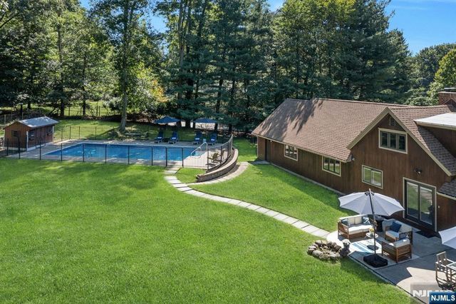 15 Candlestick Lane, Upper Saddle River, NJ 07458