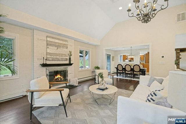 15 Candlestick Lane, Upper Saddle River, NJ 07458