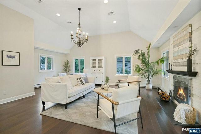 15 Candlestick Lane, Upper Saddle River, NJ 07458