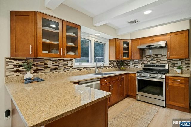 15 Candlestick Lane, Upper Saddle River, NJ 07458