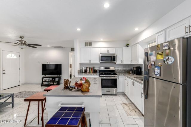 1136 E SUNNYSLOPE Lane, Phoenix, AZ 85020