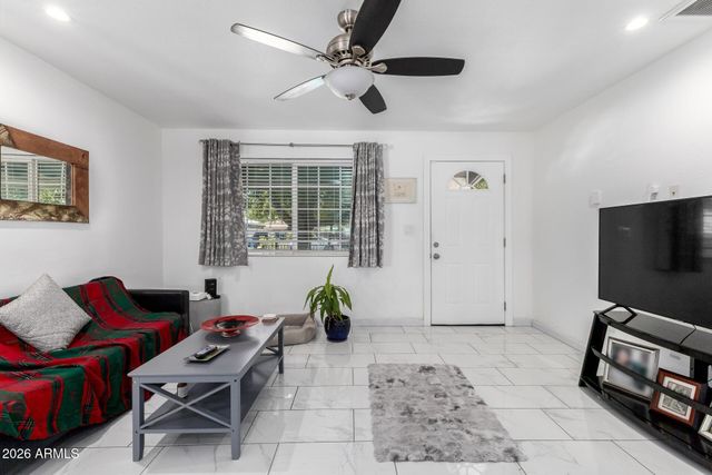 1136 E SUNNYSLOPE Lane, Phoenix, AZ 85020