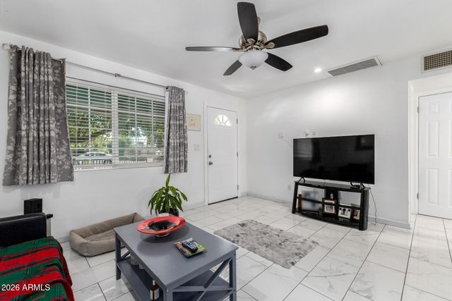 1136 E SUNNYSLOPE Lane, Phoenix, AZ 85020