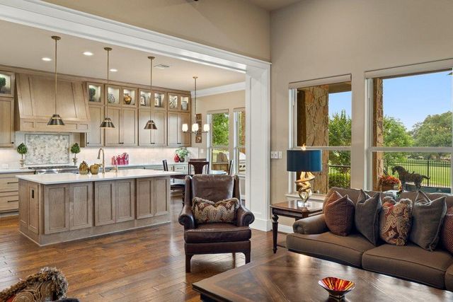349 Cimarron Hills TRL E, Georgetown, TX 78628