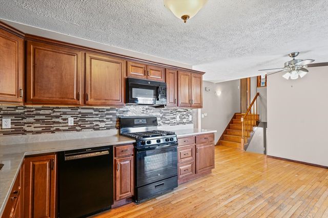 411 Weathering Drive, Mahomet, IL 61853