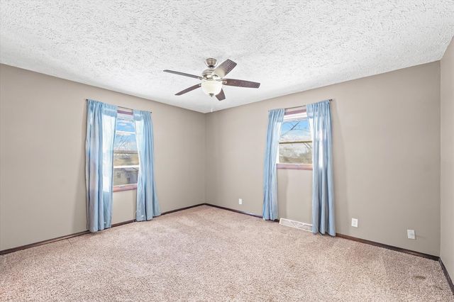 411 Weathering Drive, Mahomet, IL 61853