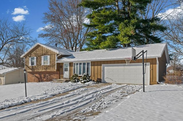 411 Weathering Drive, Mahomet, IL 61853