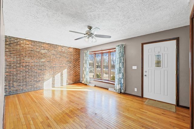 411 Weathering Drive, Mahomet, IL 61853