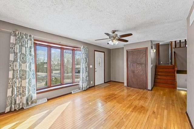 411 Weathering Drive, Mahomet, IL 61853