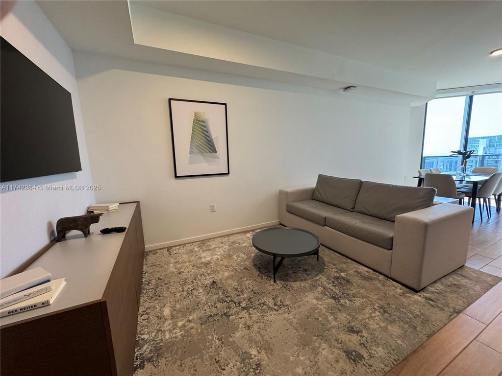 398 NE 5th St 4614, Miami, FL 33132