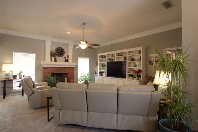 1535 Luann Ln, Tyler, TX 75703