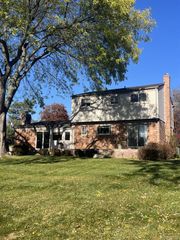 3284 Schoolhouse Drive, Waterford, MI 48329