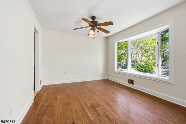 710 Viscount Dr, Toms River Township, NJ 08753