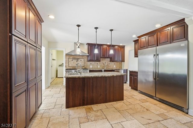 710 Viscount Dr, Toms River Township, NJ 08753