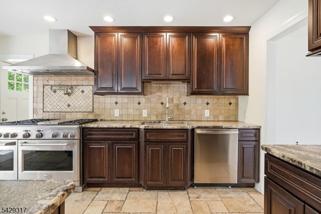 710 Viscount Dr, Toms River Township, NJ 08753