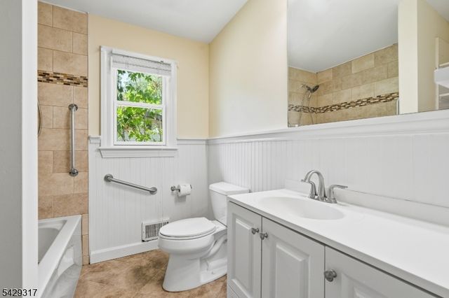 710 Viscount Dr, Toms River Township, NJ 08753