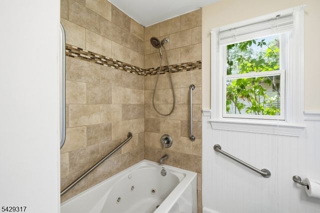 710 Viscount Dr, Toms River Township, NJ 08753