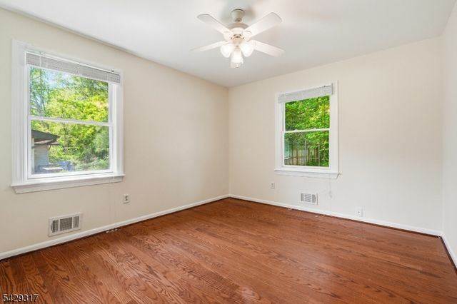 710 Viscount Dr, Toms River Township, NJ 08753