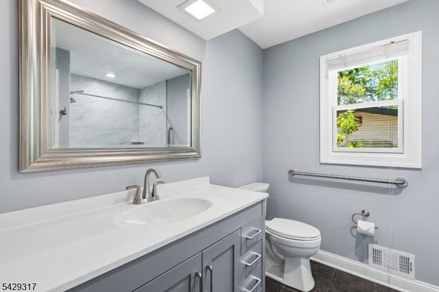 710 Viscount Dr, Toms River Township, NJ 08753