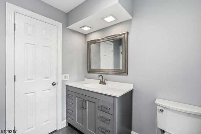 710 Viscount Dr, Toms River Township, NJ 08753