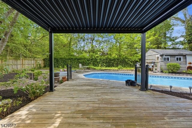 710 Viscount Dr, Toms River Township, NJ 08753