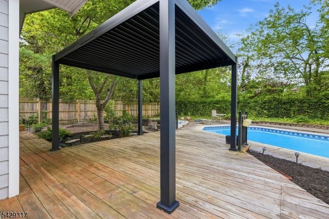 710 Viscount Dr, Toms River Township, NJ 08753