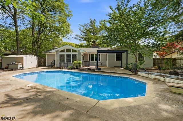 710 Viscount Dr, Toms River Township, NJ 08753
