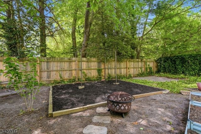 710 Viscount Dr, Toms River Township, NJ 08753
