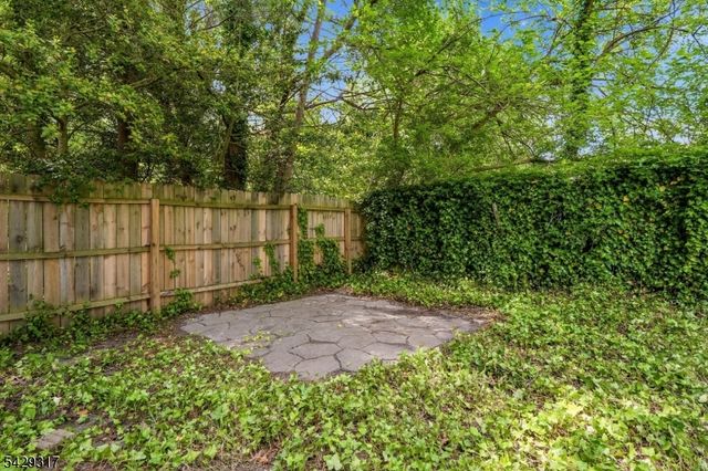 710 Viscount Dr, Toms River Township, NJ 08753