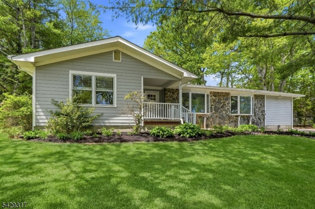 710 Viscount Dr, Toms River Township, NJ 08753