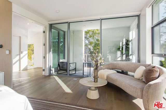8600 Wilshire Boulevard TH2, Beverly Hills, CA 90211
