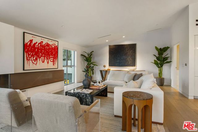 8600 Wilshire Boulevard TH2, Beverly Hills, CA 90211