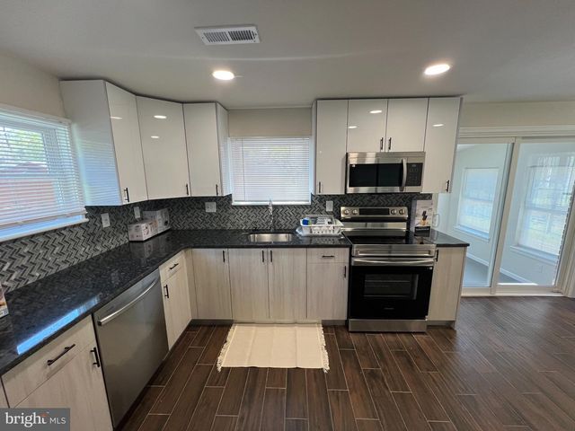 64 PENN RD, Collegeville, PA 19426