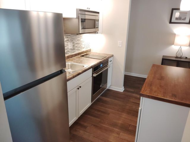 16 N Garfield Street 2A, Lombard, IL 60148