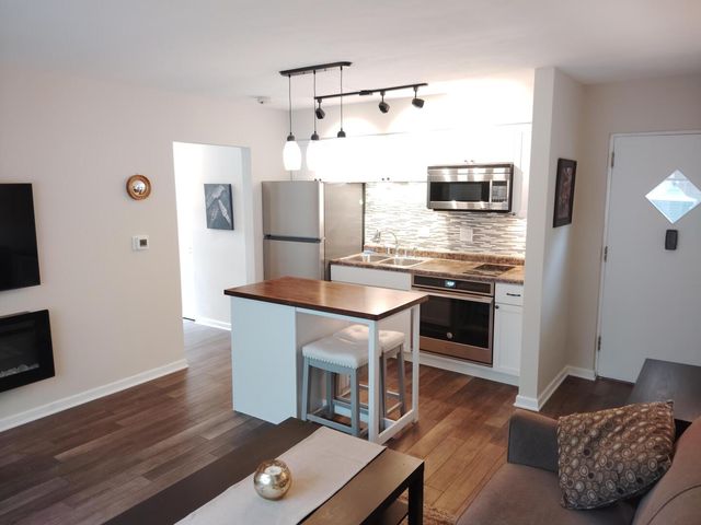 16 N Garfield Street 2A, Lombard, IL 60148