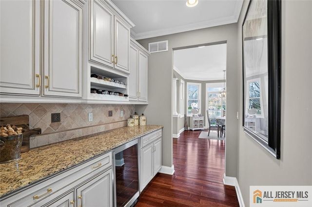 10 Evans Drive, Cranbury, NJ 08512
