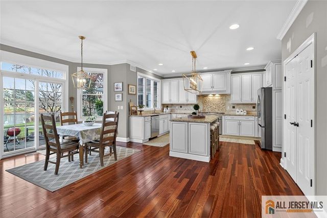 10 Evans Drive, Cranbury, NJ 08512