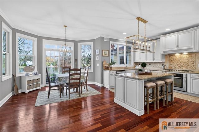 10 Evans Drive, Cranbury, NJ 08512