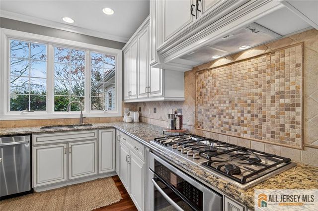 10 Evans Drive, Cranbury, NJ 08512