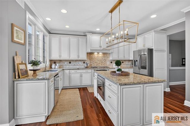 10 Evans Drive, Cranbury, NJ 08512