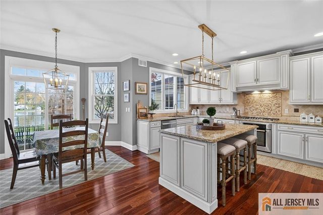 10 Evans Drive, Cranbury, NJ 08512