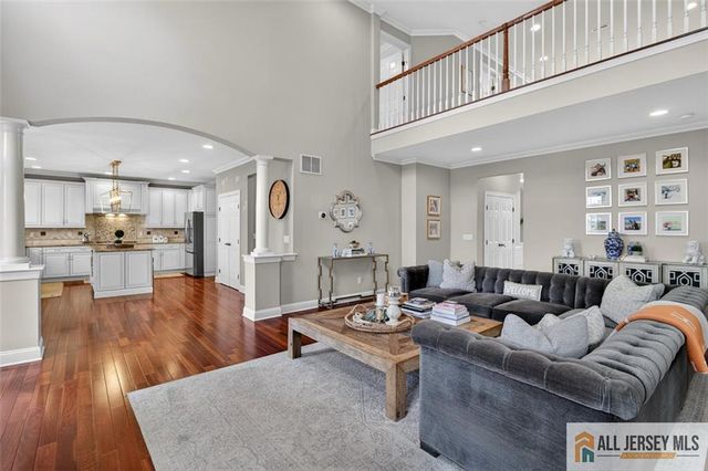 10 Evans Drive, Cranbury, NJ 08512