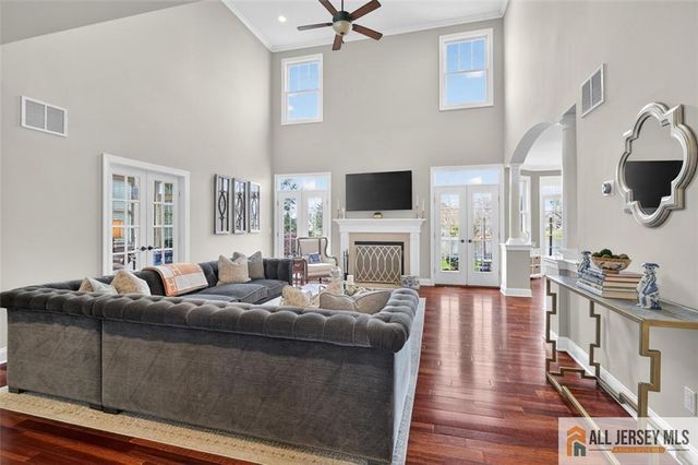 10 Evans Drive, Cranbury, NJ 08512