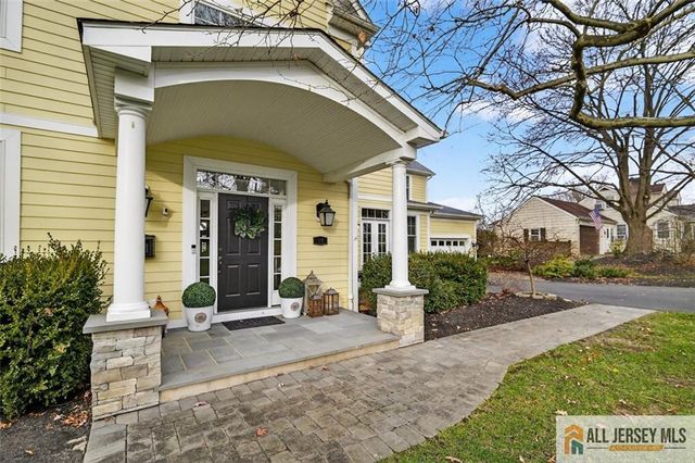 10 Evans Drive, Cranbury, NJ 08512