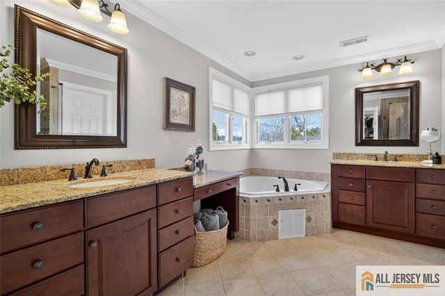 10 Evans Drive, Cranbury, NJ 08512