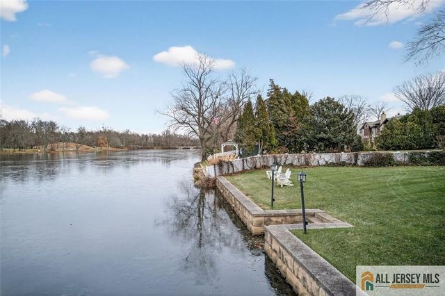10 Evans Drive, Cranbury, NJ 08512