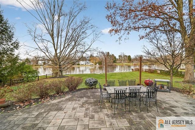 10 Evans Drive, Cranbury, NJ 08512