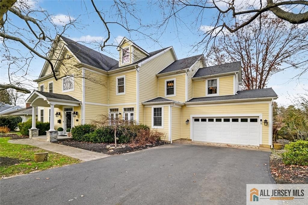 10 Evans Drive, Cranbury, NJ 08512