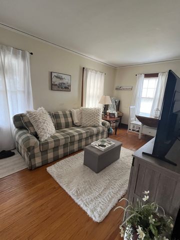 206 OAK Street 1R, Elgin, IL 60123