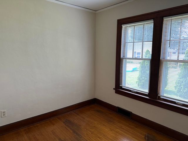 206 OAK Street 1R, Elgin, IL 60123